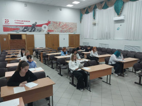 Сегодня в нашей гимназии проводится всероссийская  олимпиада школьников по  Литературе..