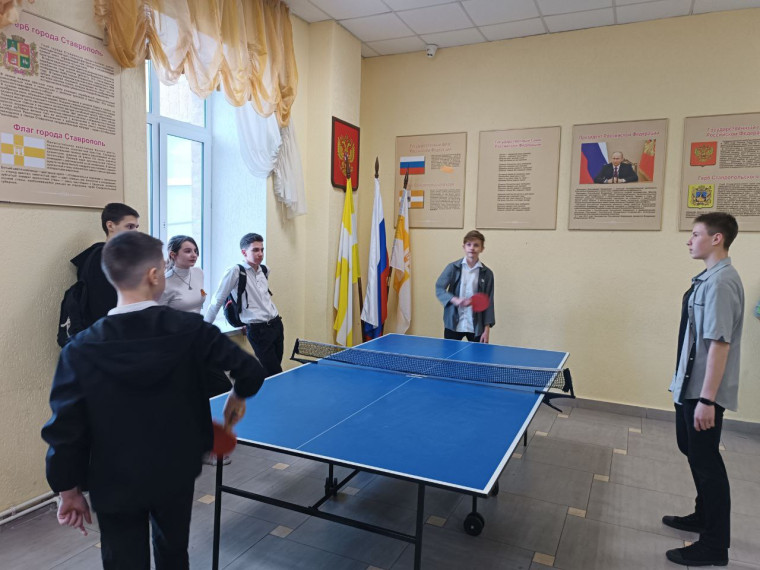 В гимназии стартовал товарищеский турнир по настольному теннису среди обучающихся..